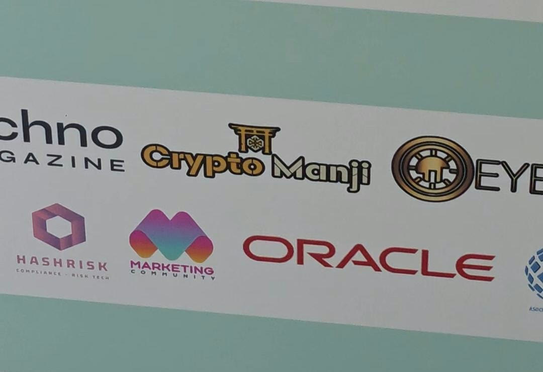 Muro de aliados de Cripto Latin Fest 2026 con el logo de CryptoManji junto a Oracle, HashRisk, Marketing Community y Techno Magazine