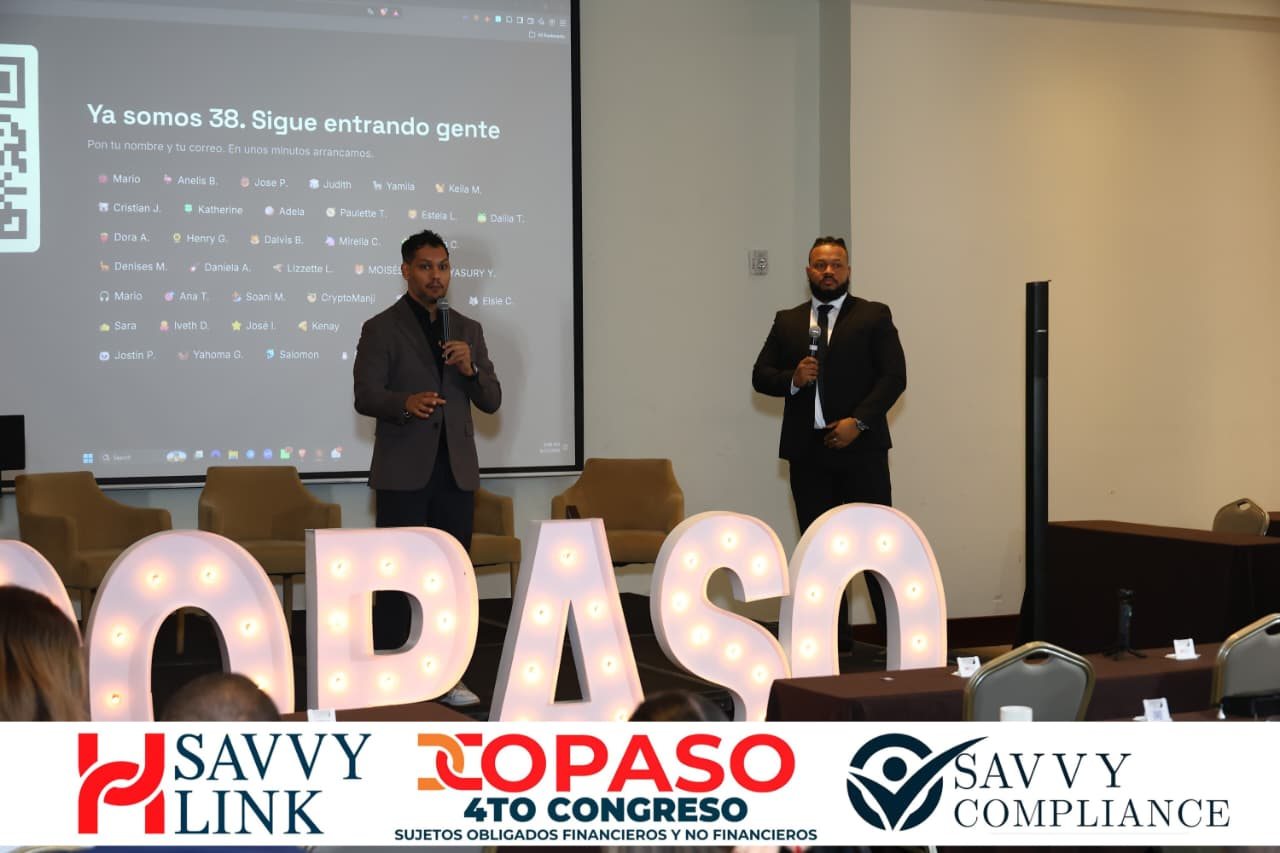 The exercise screen at COPASO 2026 reading Ya somos 38, sigue entrando gente, with the participant list, their icons and the QR code, and Chiragx and the moderator on stage