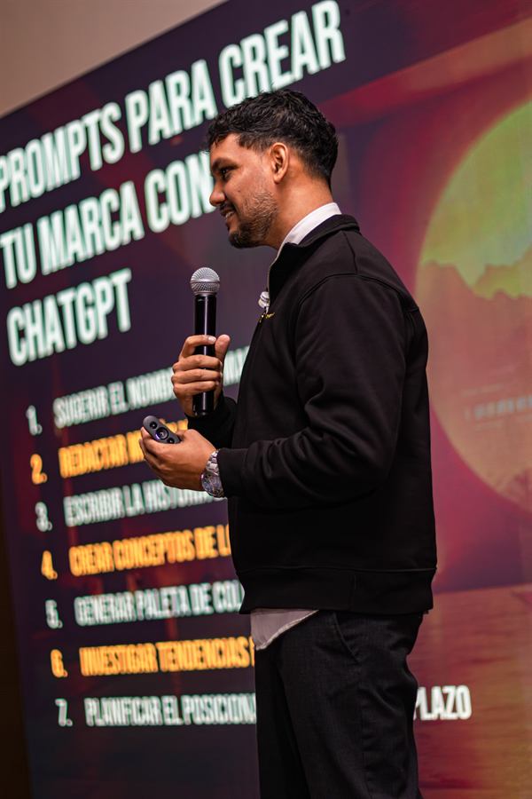 Chiragx at Panama Blockchain Week 2025 during his talk Prompts to build your brand with ChatGPT